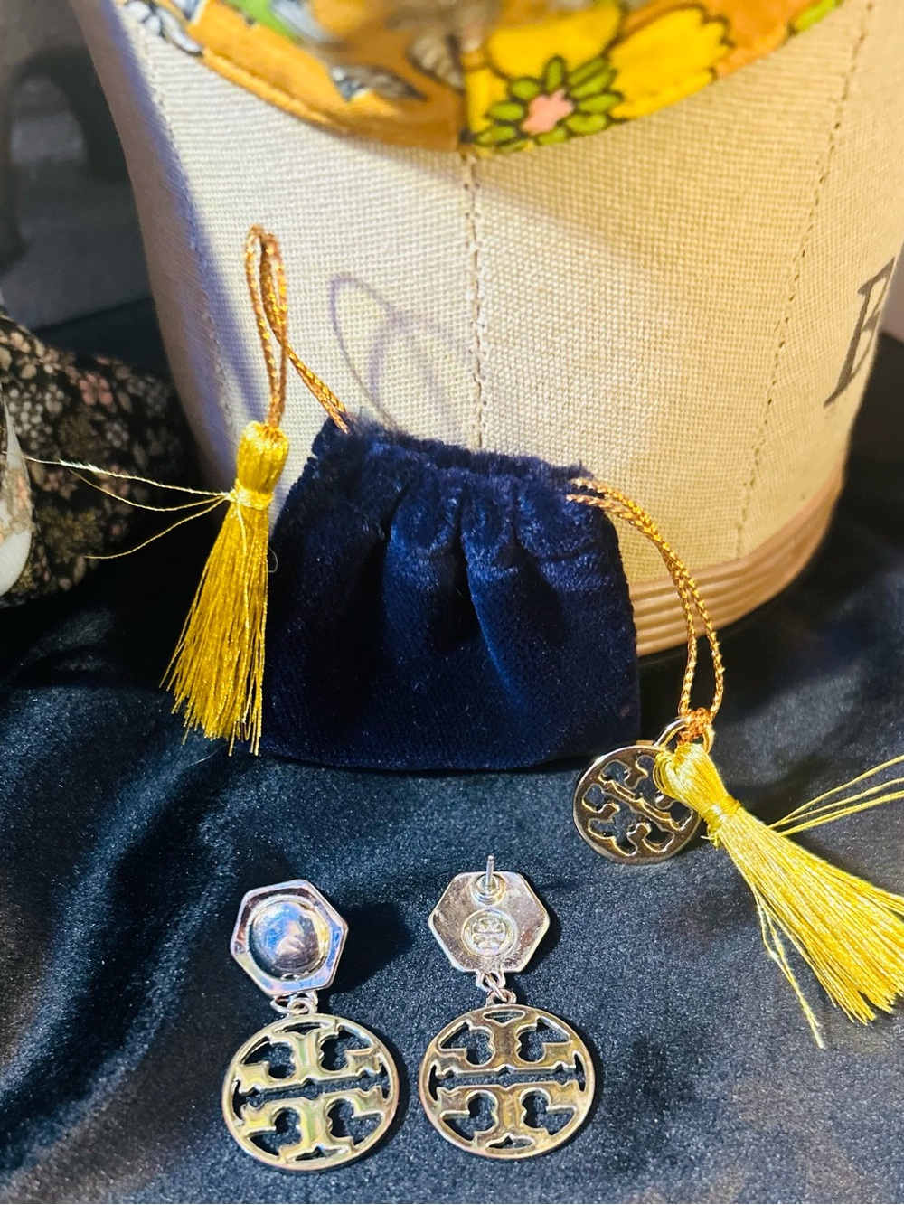 Tory Burch Bundle: Yellow Floral Face Mask W Logo Sak & Tassel Earrings & Bag - Picture 3 of 8